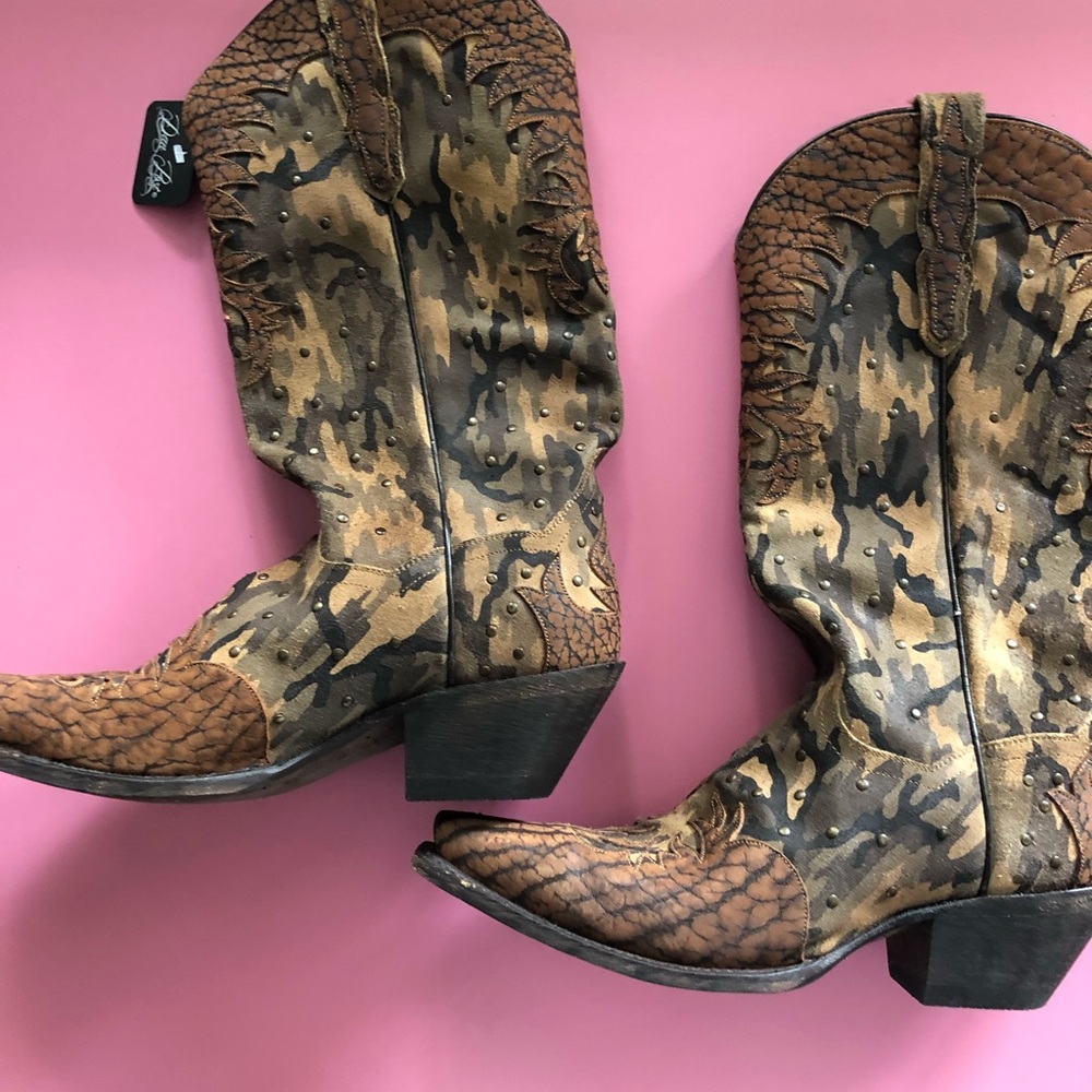 DAN POST Cowboy boots! Comfortable and great fit.